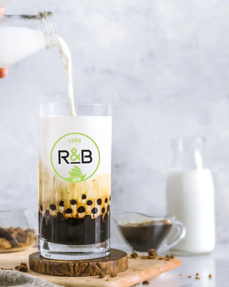R&B TEA 招牌黑糖波霸鲜奶产品照
