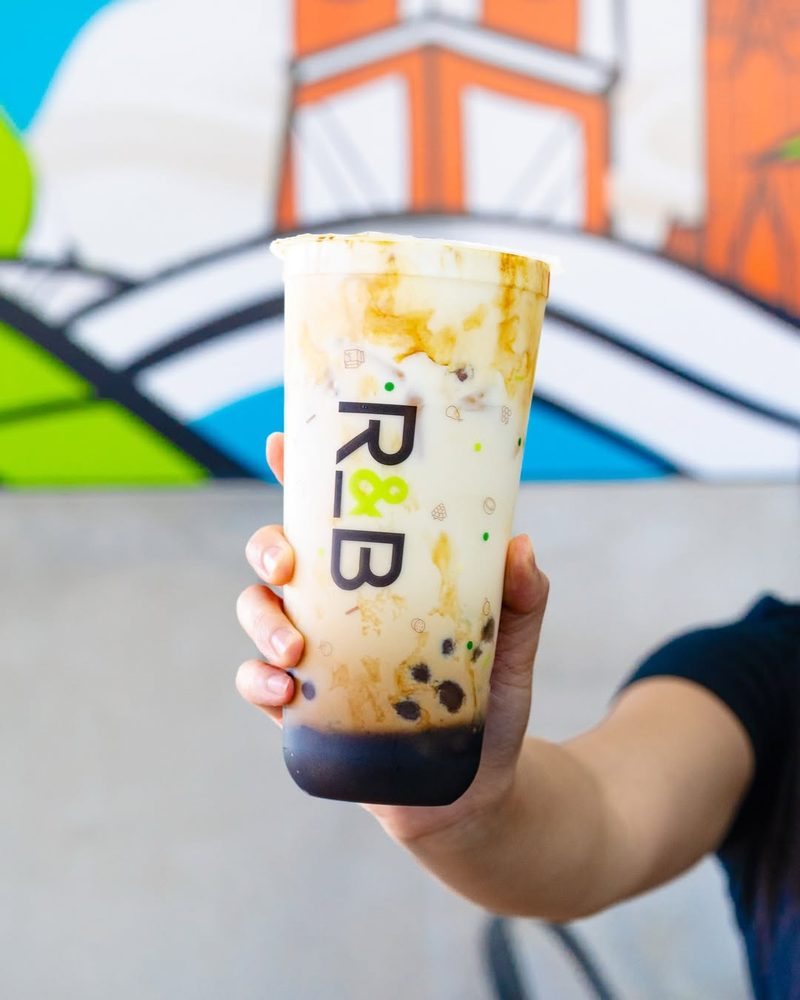 R&B TEA 黑糖珍珠鲜奶产品照